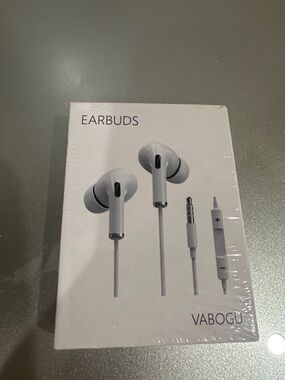 Vabogu White Wired Earbuds with Inline Microphone and Volume Control
